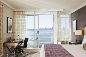 Pinnacle-hotel-at-the-pier-room-north-vancouver