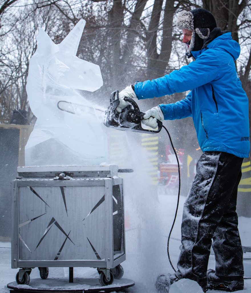 ice-carving-fetes-des-neiges-montreal-Gilles Proulx