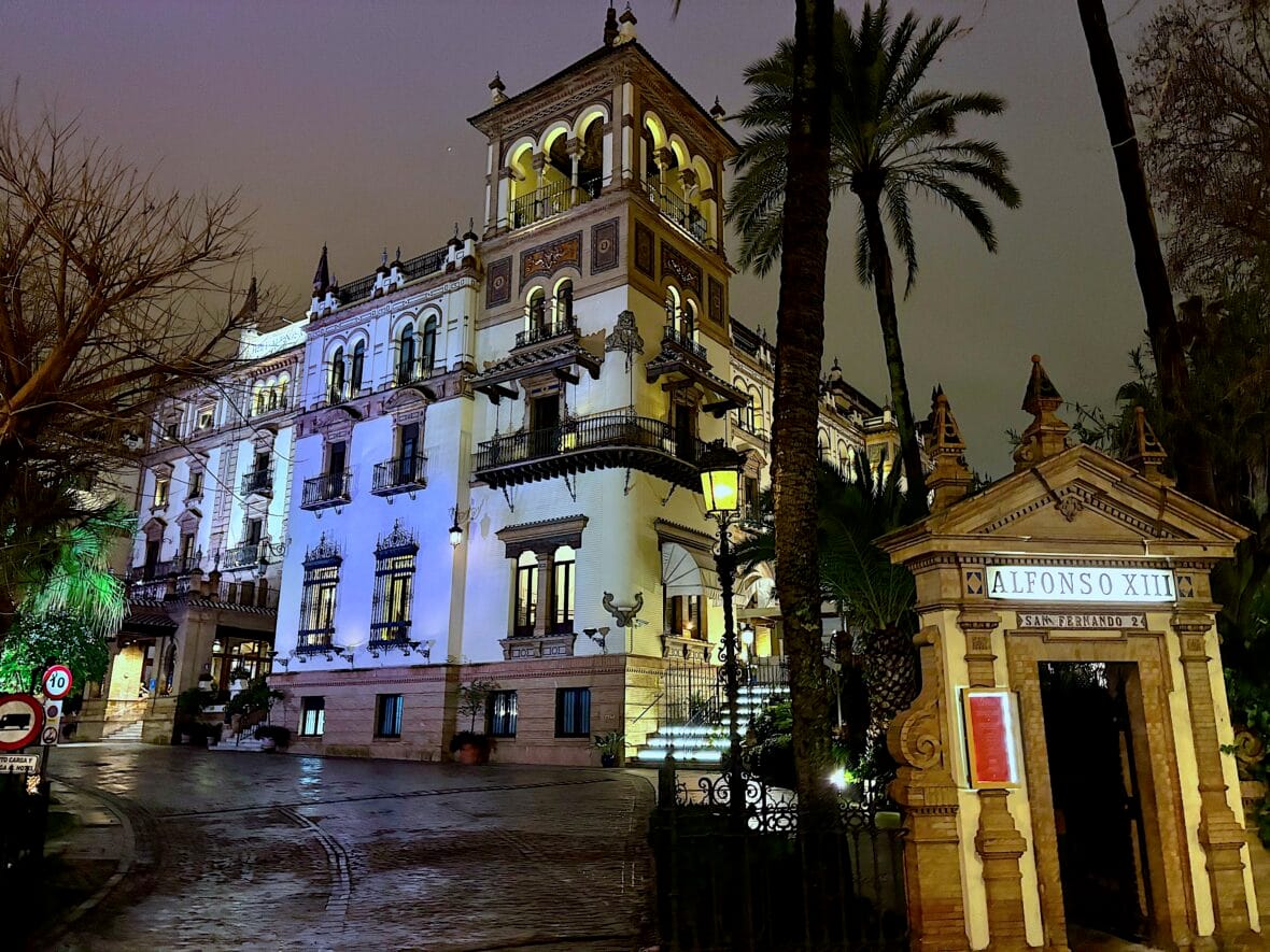 hotel alfonso xiii seville night