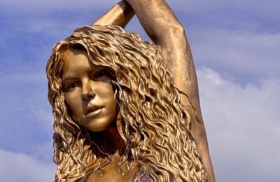 shakira statue closeup barranquilla