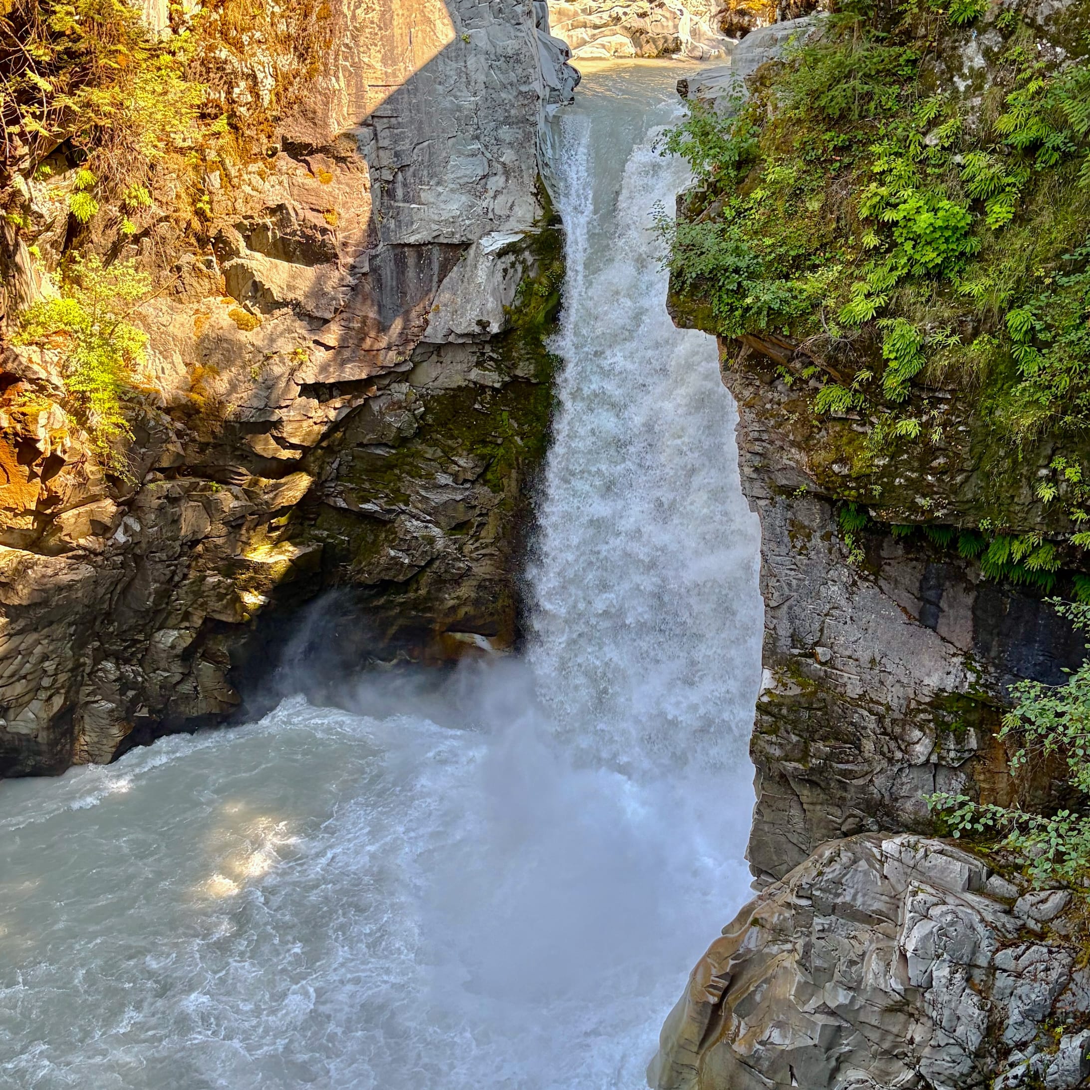 squamish-canyon-fallview