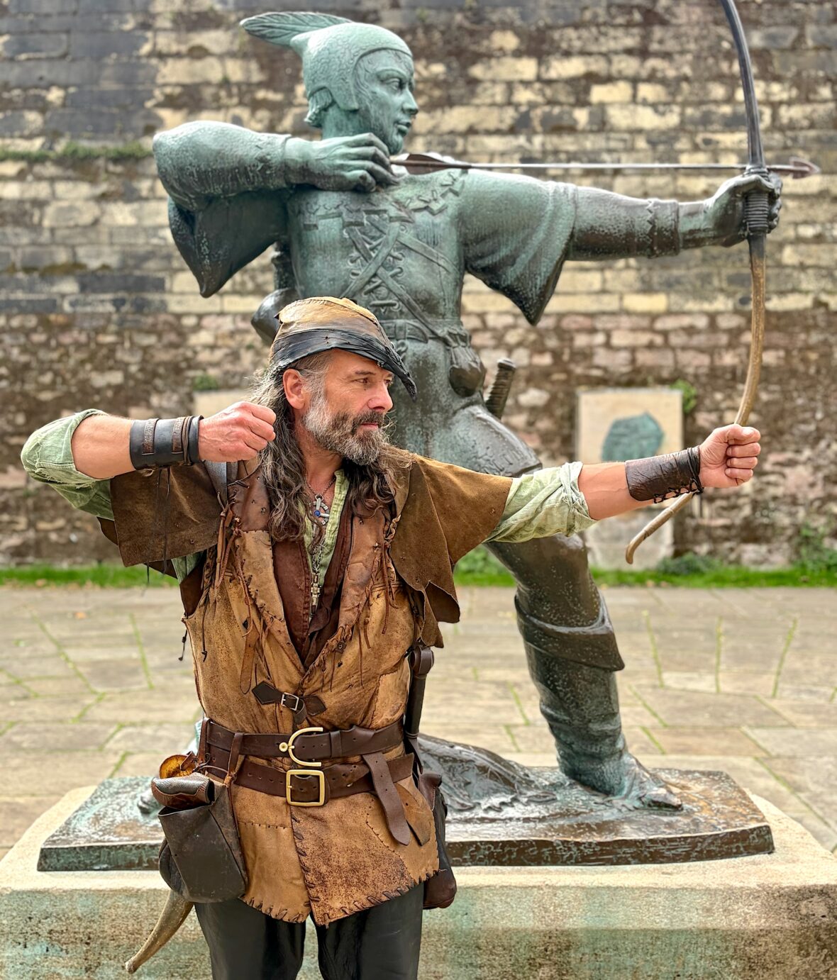 ade andrews robin hood statue nottingham